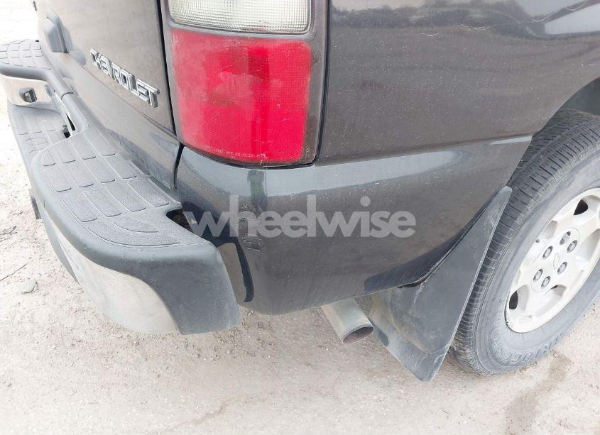 Photo 13 of 2004 Chevrolet Tahoe LS (VIN 1GNEK13Z64J238670)