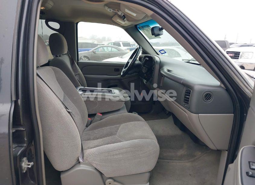 Photo 5 of 2004 Chevrolet Tahoe LS (VIN 1GNEK13Z64J238670)