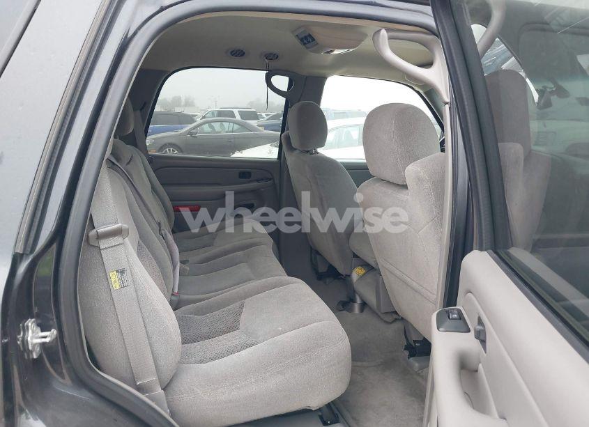 Photo 8 of 2004 Chevrolet Tahoe LS (VIN 1GNEK13Z64J238670)