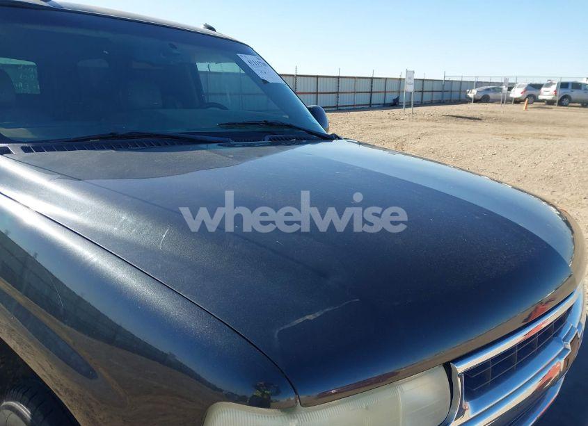 Photo 6 of 2004 Chevrolet Tahoe LT (VIN 1GNEK13Z64R192968)