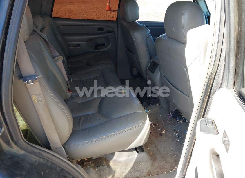 Photo 8 of 2004 Chevrolet Tahoe LT (VIN 1GNEK13Z64R192968)