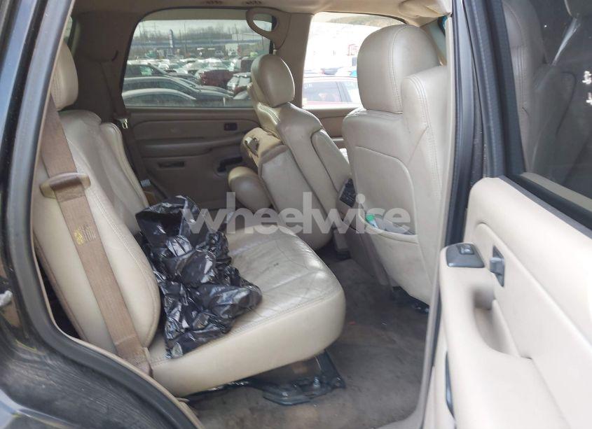 Photo 8 of 2004 Chevrolet Tahoe LT (VIN 1GNEK13Z64R247709)