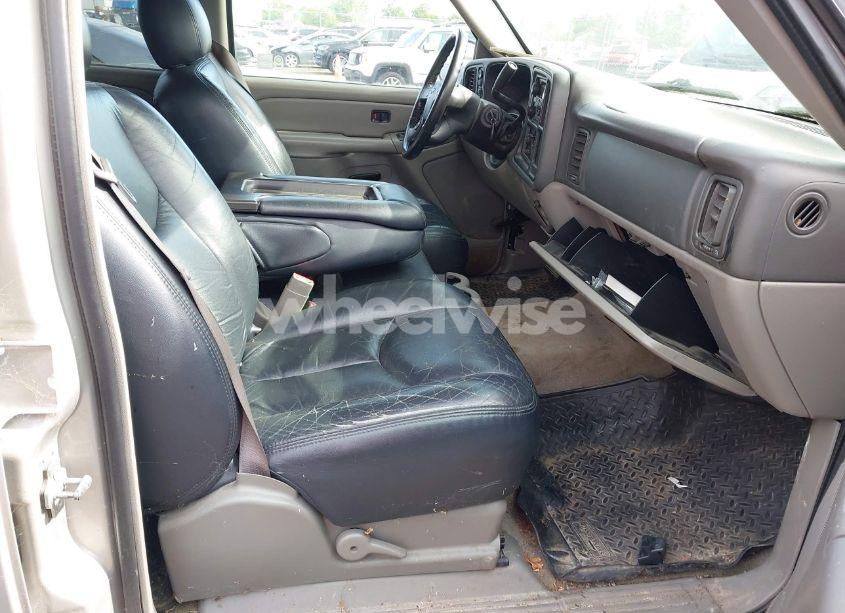 Photo 5 of 2005 Chevrolet Tahoe LS (VIN 1GNEK13Z65J242106)