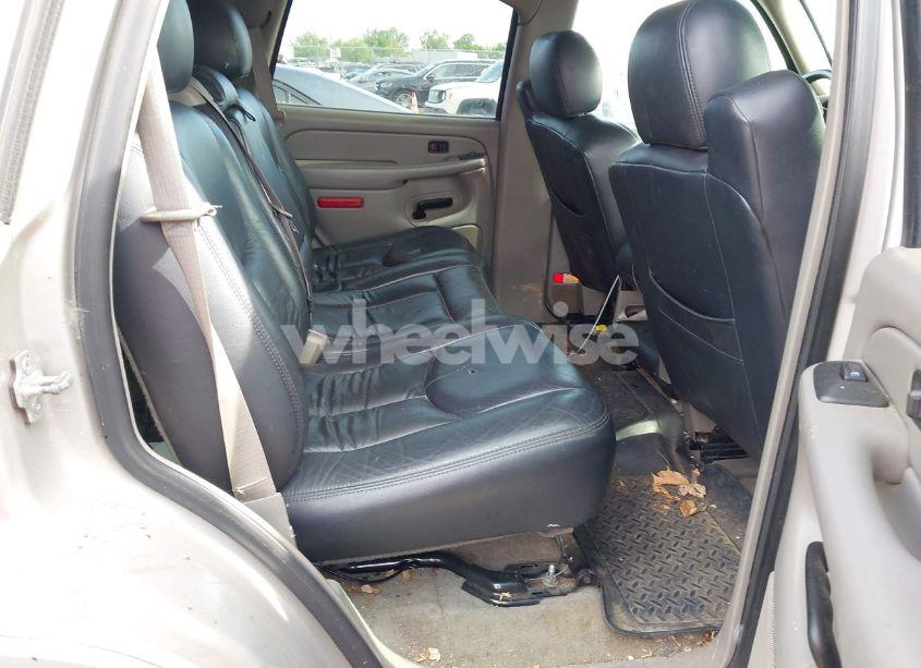 Photo 8 of 2005 Chevrolet Tahoe LS (VIN 1GNEK13Z65J242106)