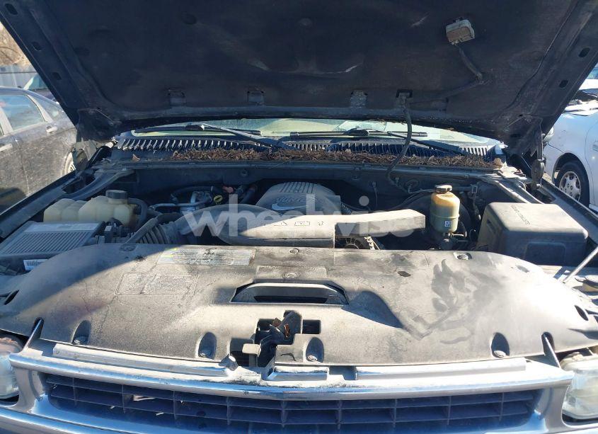 Photo 10 of 2002 Chevrolet Tahoe LT (VIN 1GNEK13Z72R137488)