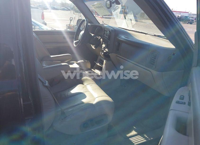 Photo 5 of 2002 Chevrolet Tahoe LT (VIN 1GNEK13Z72R137488)