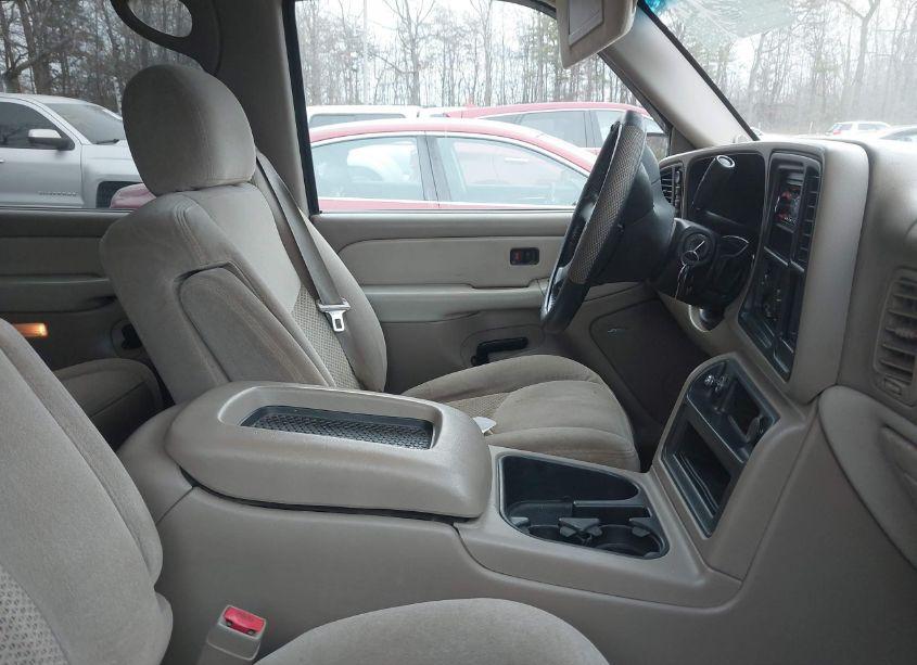 Photo 5 of 2003 Chevrolet Tahoe LS (VIN 1GNEK13Z73J120920)