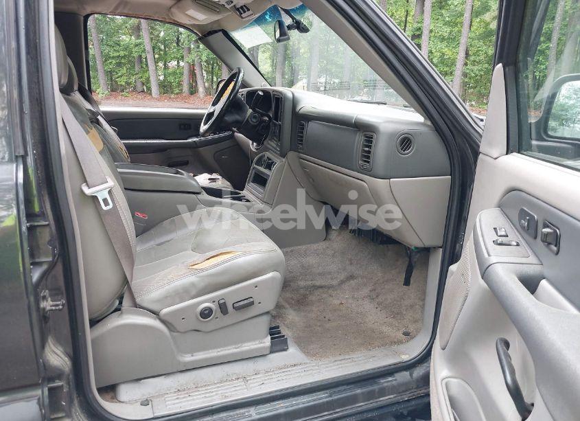 Photo 5 of 2003 Chevrolet Tahoe LT (VIN 1GNEK13Z73J126524)