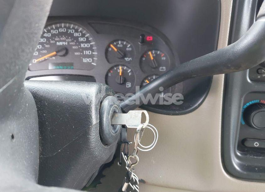 Photo 11 of 2003 Chevrolet Tahoe LT (VIN 1GNEK13Z73R222137)