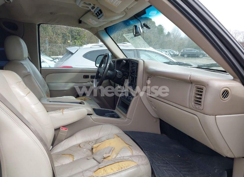 Photo 5 of 2003 Chevrolet Tahoe LT (VIN 1GNEK13Z73R222137)