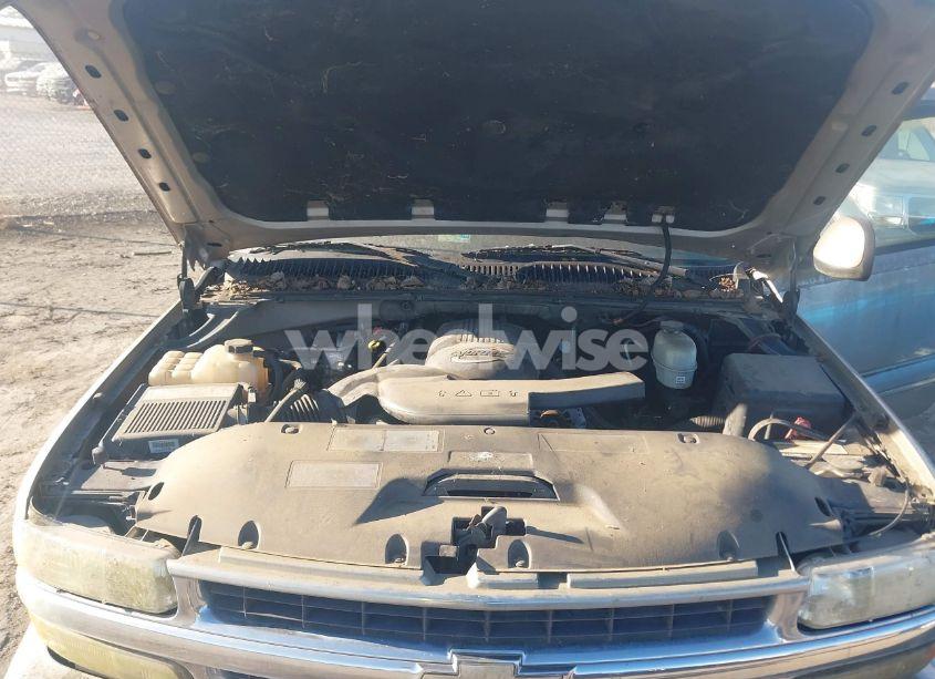 Photo 10 of 2004 Chevrolet Tahoe LT (VIN 1GNEK13Z74R106289)