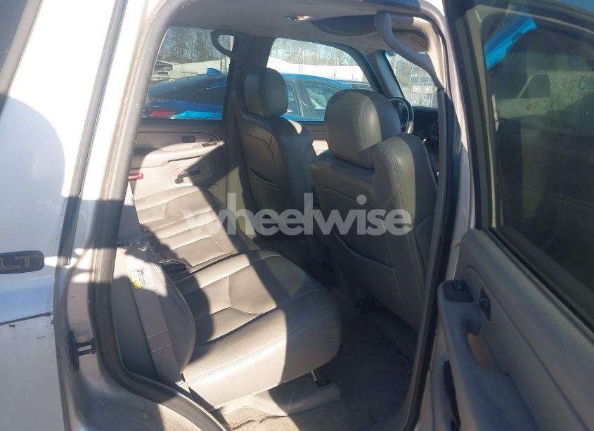 Photo 8 of 2004 Chevrolet Tahoe LT (VIN 1GNEK13Z74R106289)