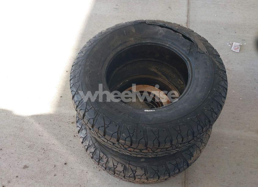 Photo 12 of 2002 Chevrolet Tahoe LT (VIN 1GNEK13Z82R295659)