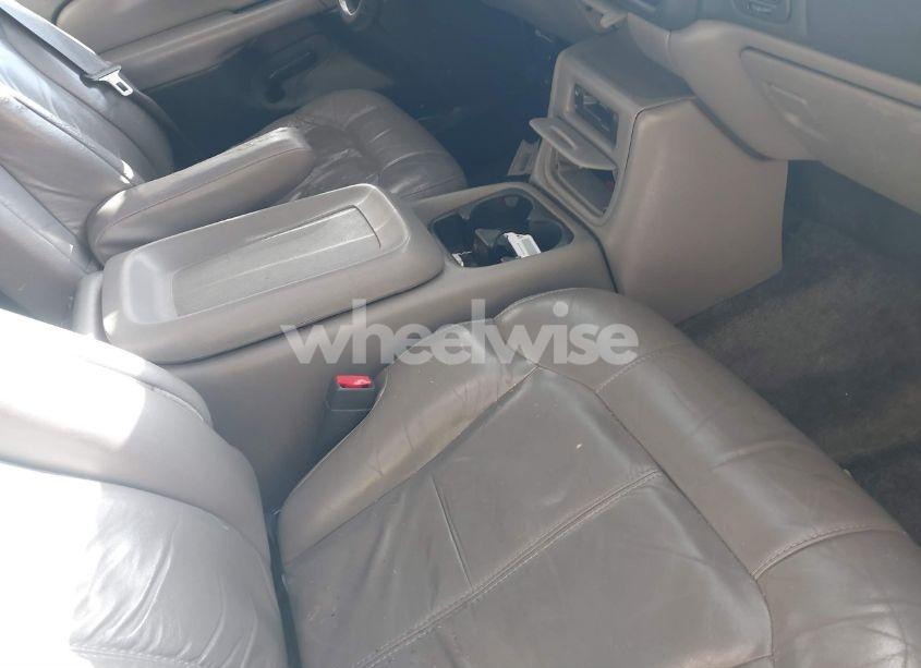 Photo 5 of 2002 Chevrolet Tahoe LT (VIN 1GNEK13Z82R295659)