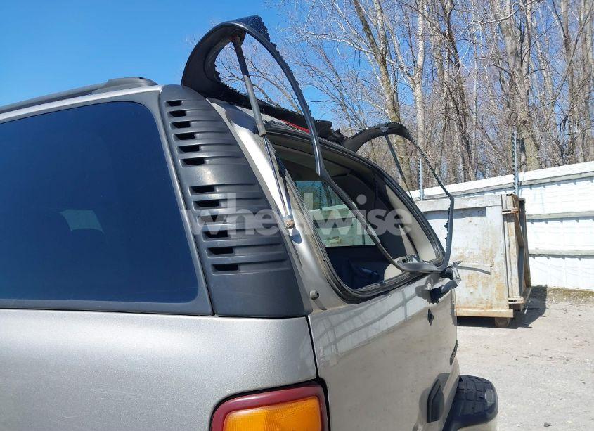 Photo 6 of 2003 Chevrolet Tahoe LS (VIN 1GNEK13Z83J107450)