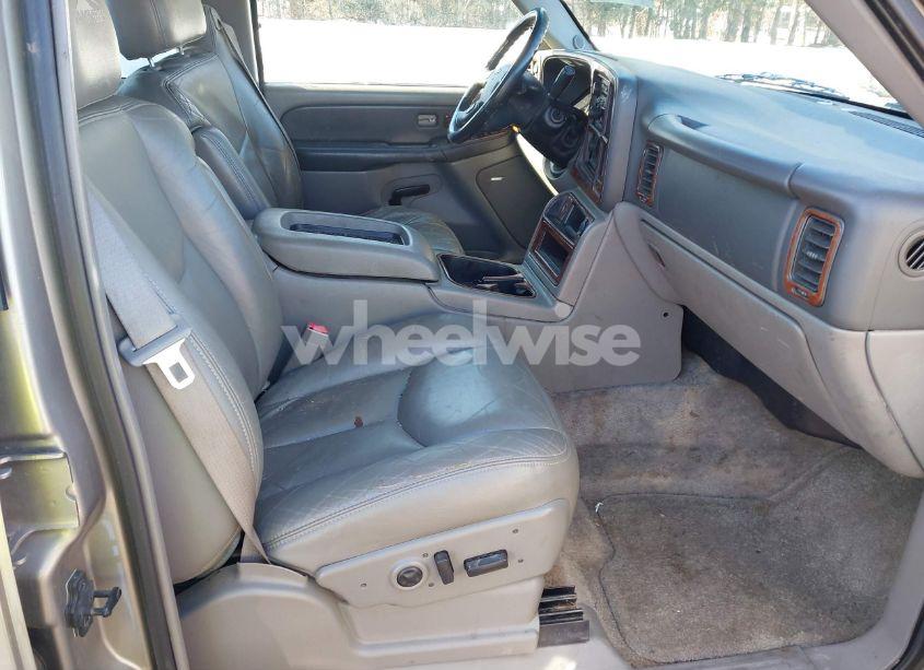 Photo 5 of 2003 Chevrolet Tahoe LT (VIN 1GNEK13Z83J213039)