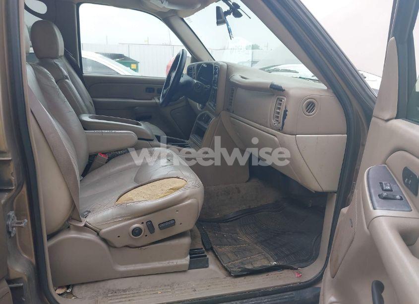 Photo 5 of 2004 Chevrolet Tahoe LT (VIN 1GNEK13Z84J240257)