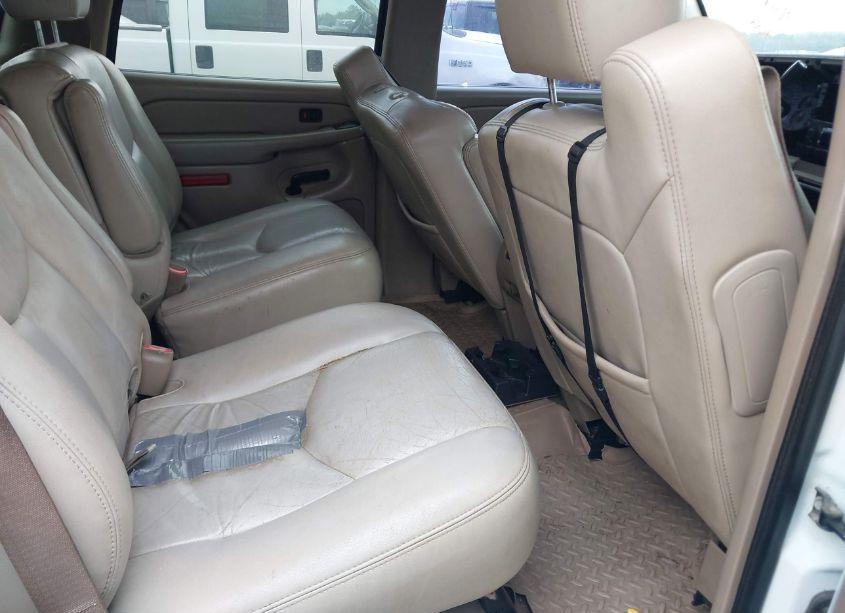 Photo 8 of 2004 Chevrolet Tahoe LT (VIN 1GNEK13Z84J245068)