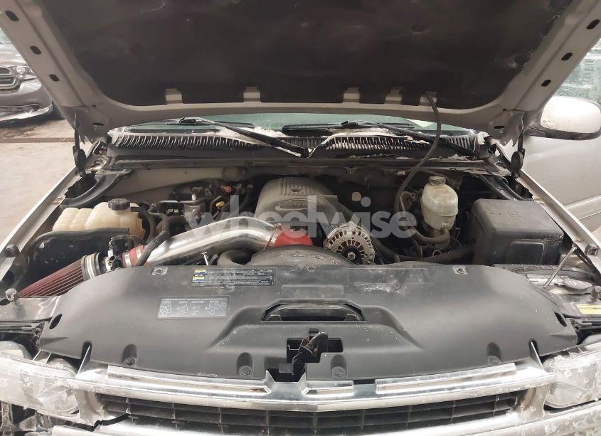 Photo 10 of 2004 Chevrolet Tahoe LT (VIN 1GNEK13Z84J252182)