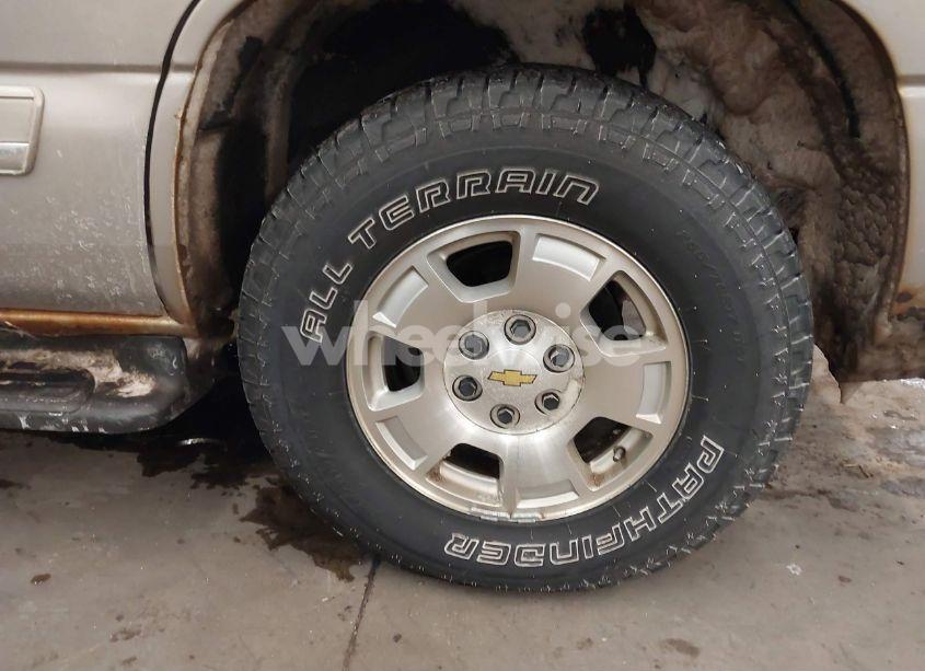 Photo 12 of 2004 Chevrolet Tahoe LT (VIN 1GNEK13Z84J252182)