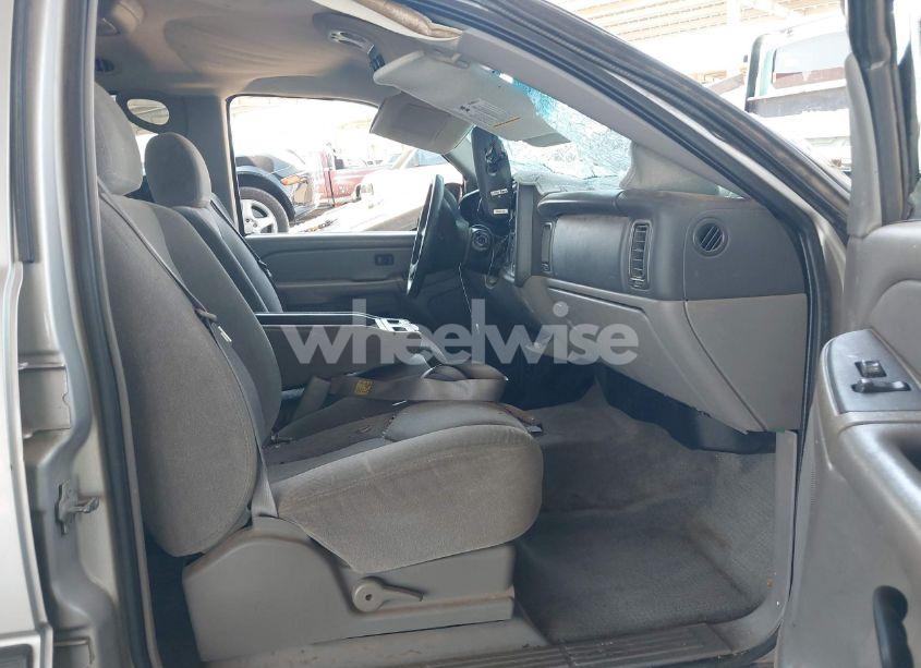 Photo 5 of 2004 Chevrolet Tahoe LS (VIN 1GNEK13Z84R267119)