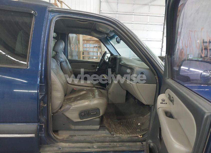 Photo 5 of 2002 Chevrolet Tahoe LT (VIN 1GNEK13Z92J160981)