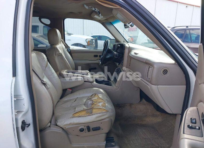 Photo 5 of 2003 Chevrolet Tahoe LT (VIN 1GNEK13Z93J197336)