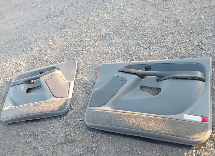 Photo 12 of 2003 Chevrolet Tahoe LS (VIN 1GNEK13Z93J222879)