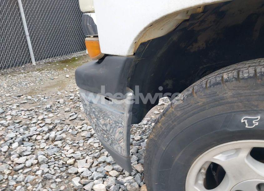 Photo 6 of 2004 Chevrolet Tahoe LS (VIN 1GNEK13Z94J103232)