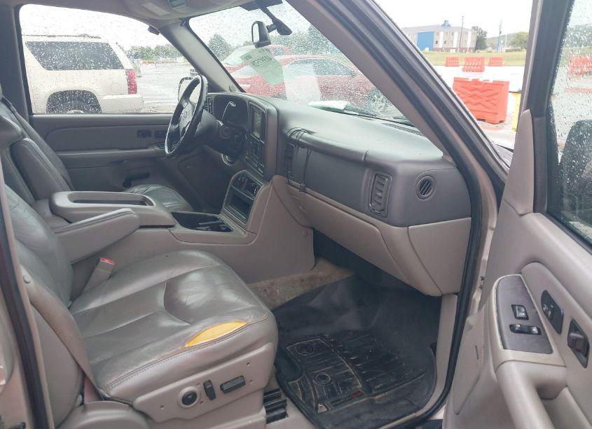 Photo 5 of 2004 Chevrolet Tahoe LT (VIN 1GNEK13Z94R129802)