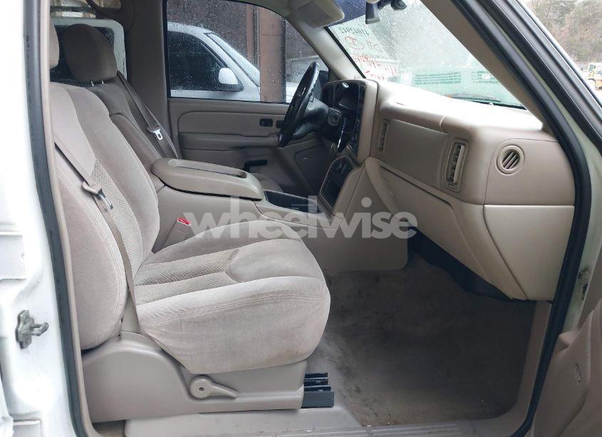 Photo 5 of 2004 Chevrolet Tahoe LS (VIN 1GNEK13Z94R199994)