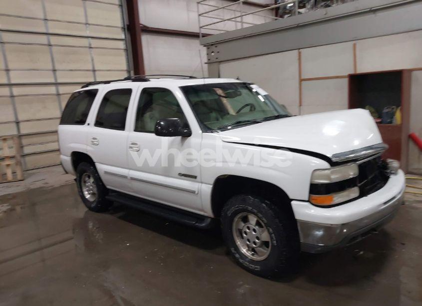2002 Chevrolet Tahoe LT (VIN 1GNEK13ZX2R143639) main photo
