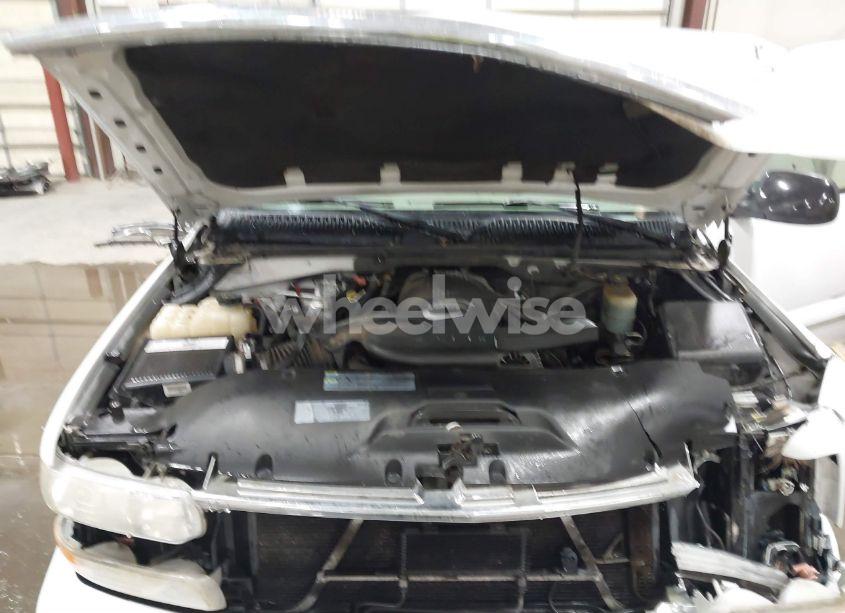 Photo 10 of 2002 Chevrolet Tahoe LT (VIN 1GNEK13ZX2R143639)