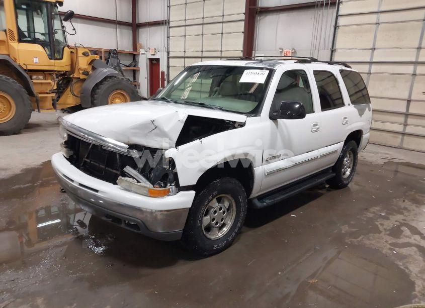 Photo 2 of 2002 Chevrolet Tahoe LT (VIN 1GNEK13ZX2R143639)