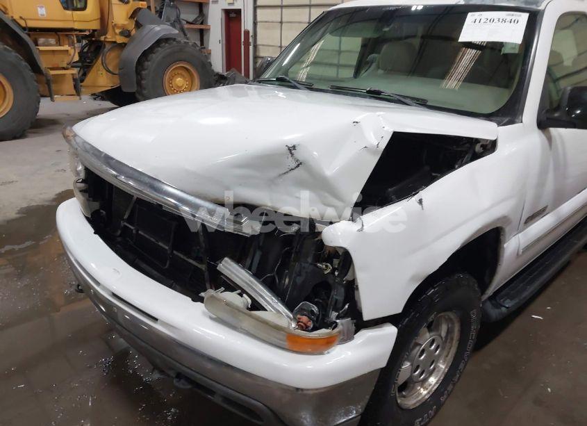 Photo 6 of 2002 Chevrolet Tahoe LT (VIN 1GNEK13ZX2R143639)