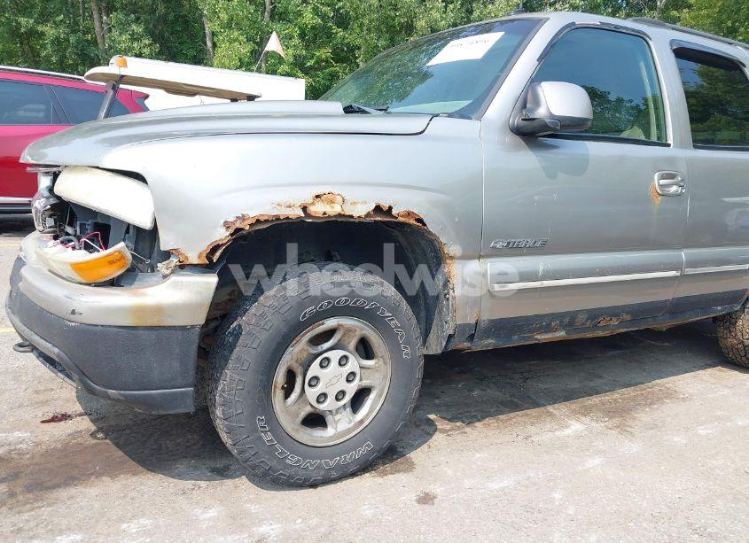 Photo 12 of 2003 Chevrolet Tahoe LT (VIN 1GNEK13ZX3J228481)