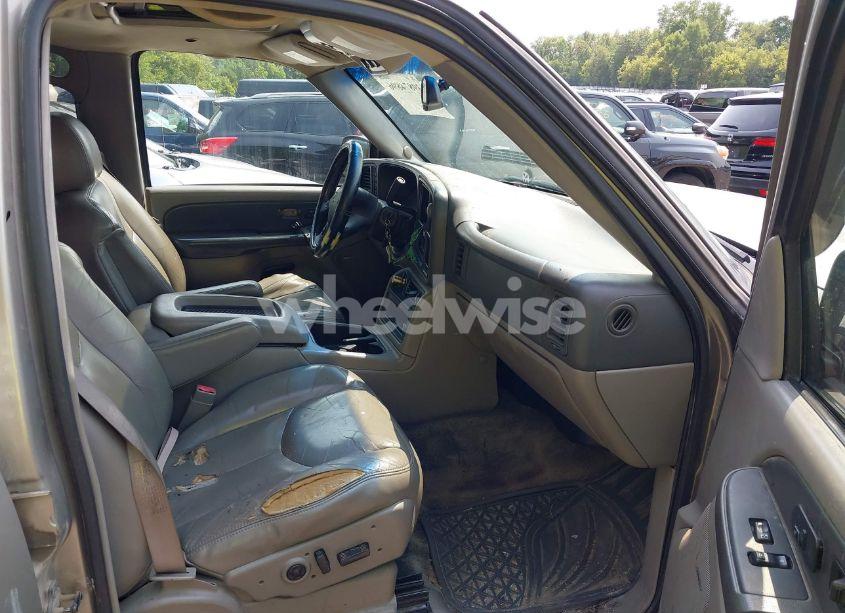 Photo 5 of 2003 Chevrolet Tahoe LT (VIN 1GNEK13ZX3J228481)