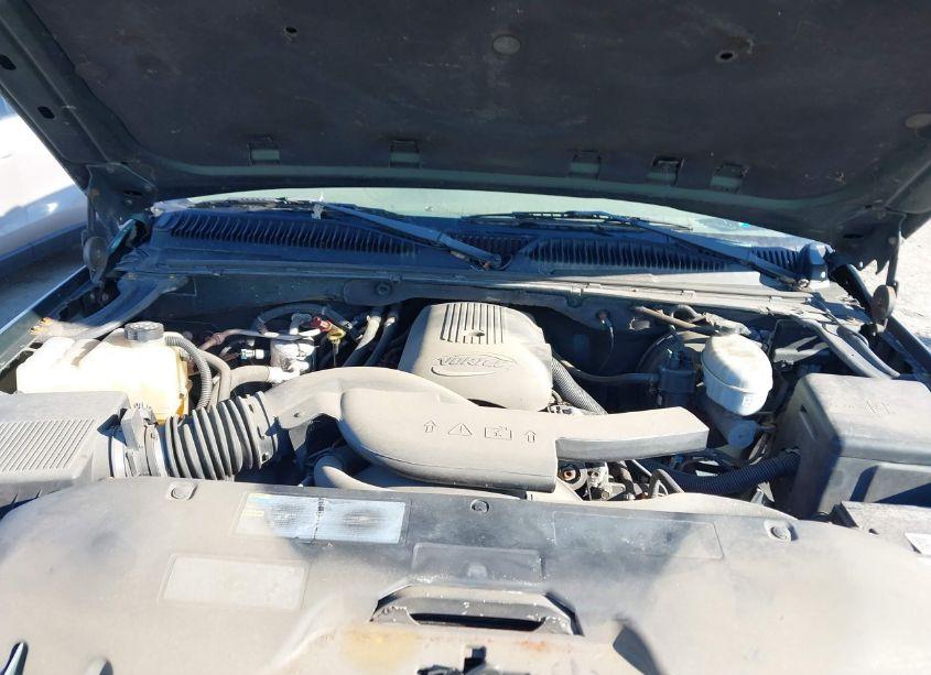 Photo 10 of 2003 Chevrolet Tahoe LS (VIN 1GNEK13ZX3J344537)