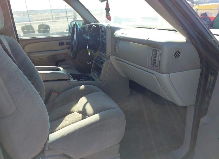 Photo 5 of 2003 Chevrolet Tahoe LS (VIN 1GNEK13ZX3J344537)