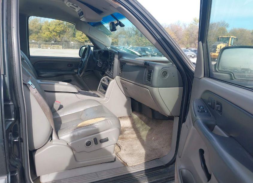 Photo 5 of 2003 Chevrolet Tahoe LT (VIN 1GNEK13ZX3R220429)