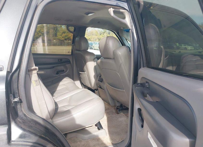 Photo 8 of 2003 Chevrolet Tahoe LT (VIN 1GNEK13ZX3R220429)