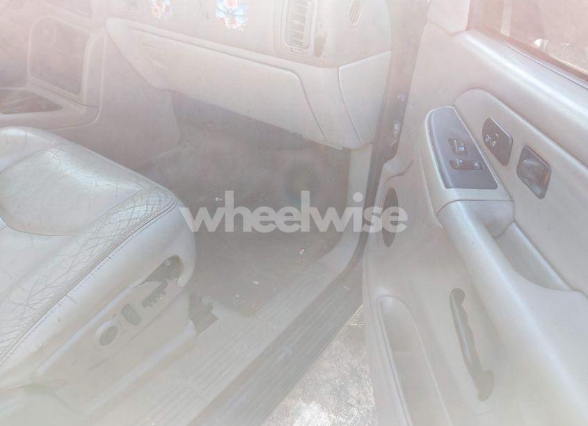 Photo 5 of 2004 Chevrolet Tahoe LT (VIN 1GNEK13ZX4J169899)