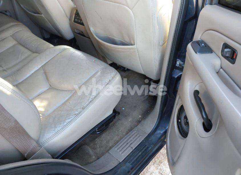 Photo 8 of 2004 Chevrolet Tahoe LT (VIN 1GNEK13ZX4J169899)