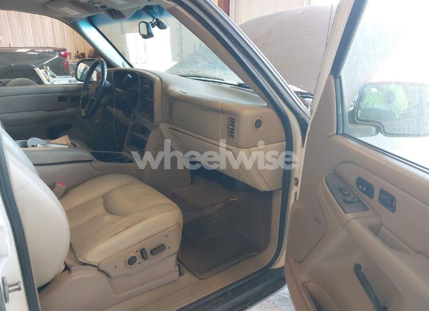 Photo 5 of 2004 Chevrolet Tahoe LT (VIN 1GNEK13ZX4J204098)