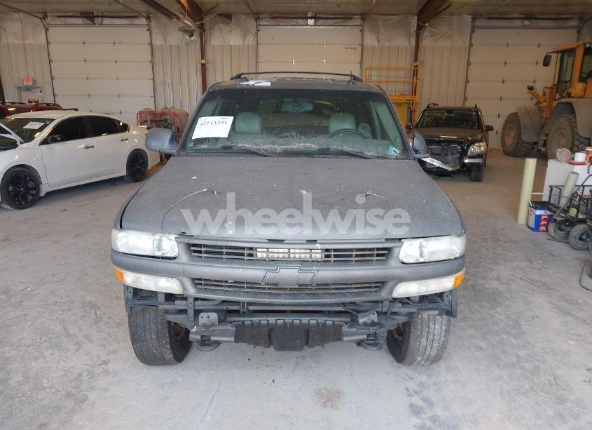 Photo 6 of 2004 Chevrolet Tahoe LT (VIN 1GNEK13ZX4J204098)
