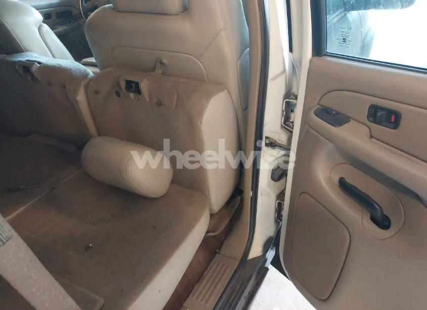 Photo 8 of 2004 Chevrolet Tahoe LT (VIN 1GNEK13ZX4J204098)