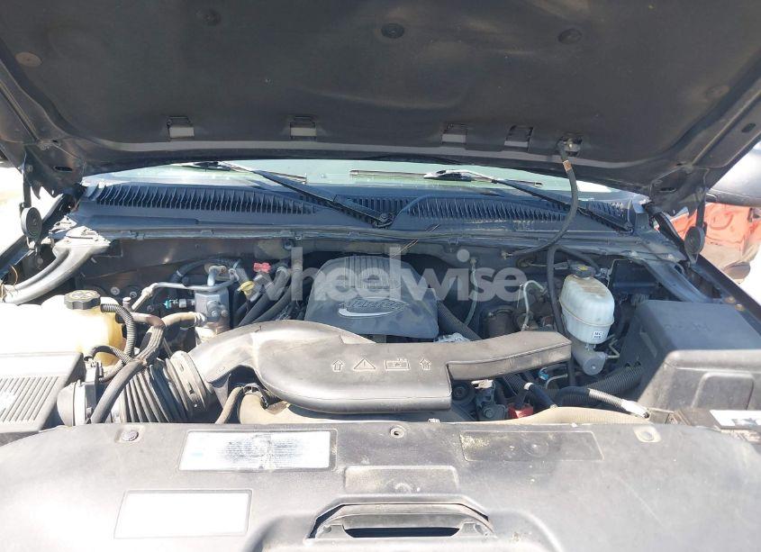 Photo 10 of 2004 Chevrolet Tahoe LS (VIN 1GNEK13ZX4J322894)