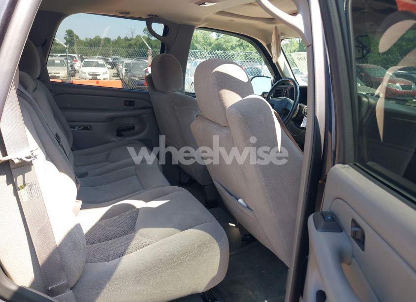 Photo 8 of 2004 Chevrolet Tahoe LS (VIN 1GNEK13ZX4J322894)