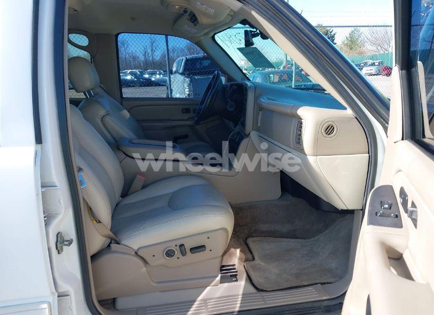 Photo 5 of 2004 Chevrolet Tahoe LT (VIN 1GNEK13ZX4R212834)