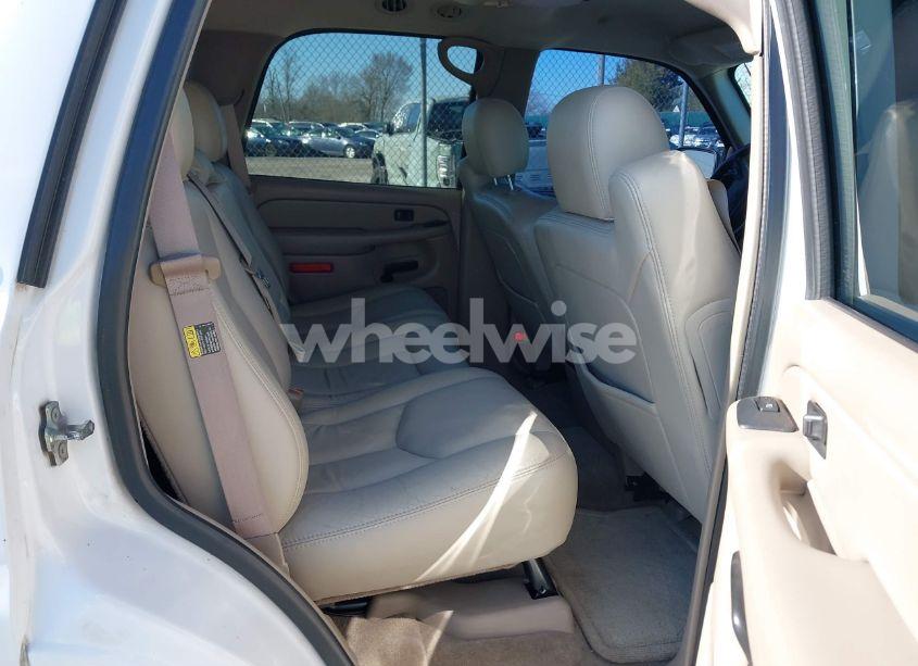 Photo 8 of 2004 Chevrolet Tahoe LT (VIN 1GNEK13ZX4R212834)